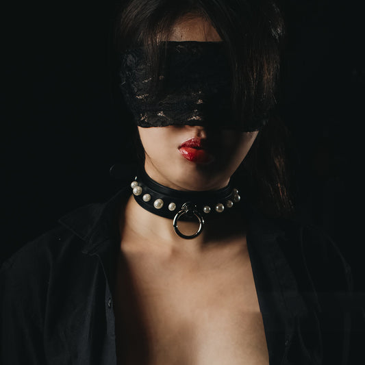 Elegant White Pearl Leather Bondage Collar with Leash Pink/Black