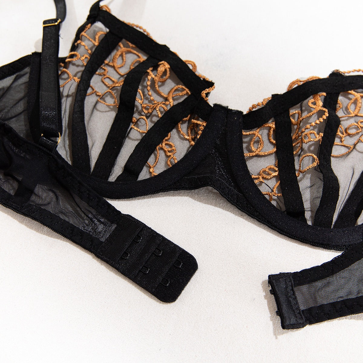 Black&Gold Chain Lace Lingerie Set – Luxury Seductive 3-Piece Garter Set